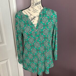 Dana Buchman Green and White Patterned Blouse